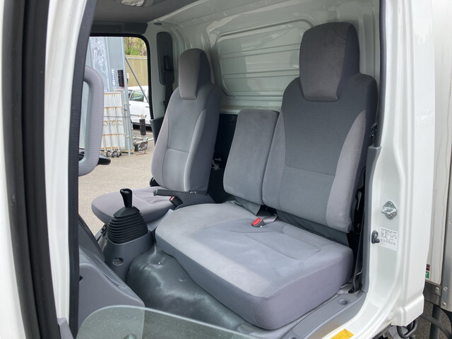 いすゞエルフ冷凍車（冷蔵車）小型（2t・3t）[写真30]