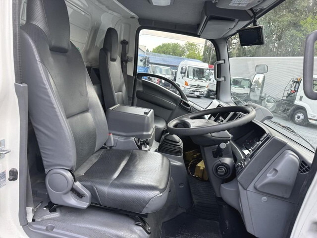 いすゞエルフ保冷バン小型（2t・3t）[写真13]