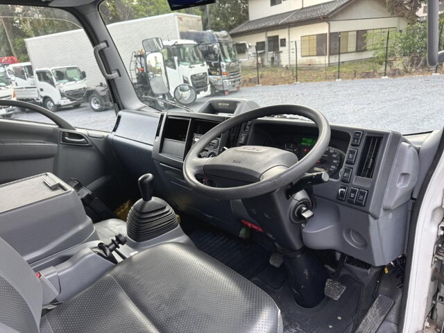 いすゞエルフ保冷バン小型（2t・3t）[写真23]