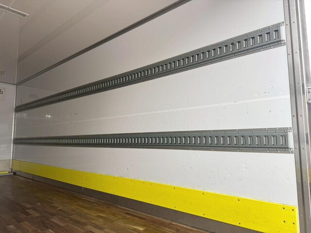 いすゞエルフ保冷バン小型（2t・3t）[写真35]