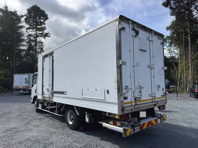 いすゞエルフ保冷バン小型（2t・3t）[写真04]