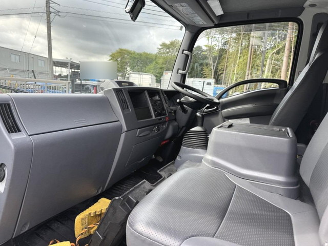 いすゞエルフ保冷バン小型（2t・3t）[写真09]