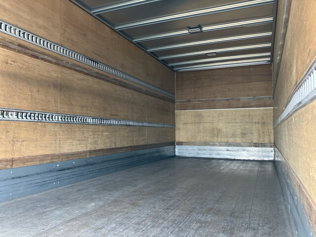 いすゞフォワードアルミバン中型（4t）[写真12]