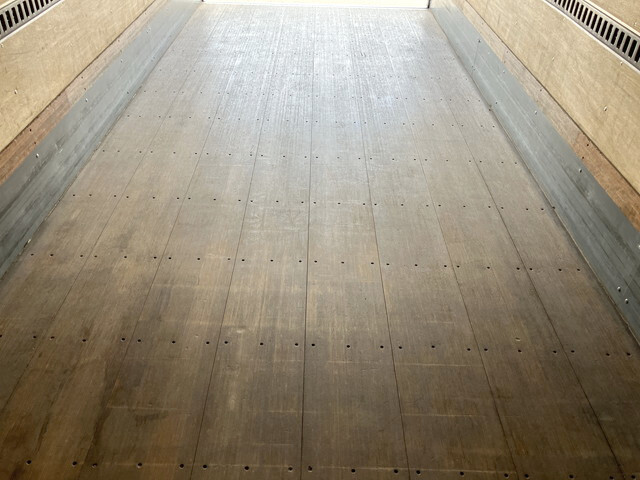 いすゞフォワードアルミバン中型（4t）[写真15]