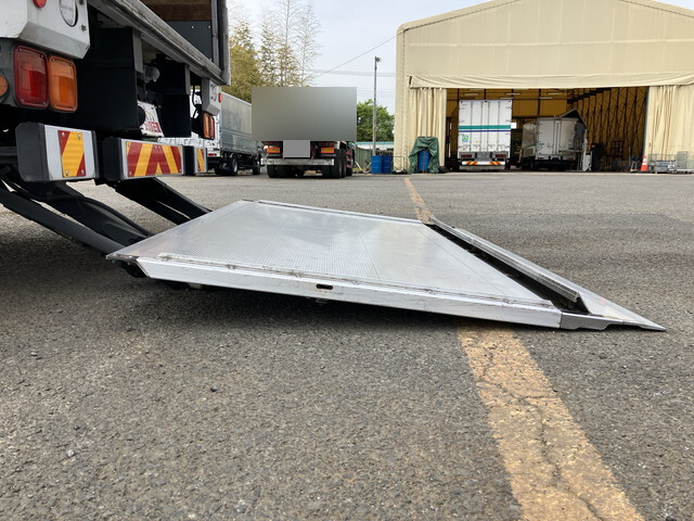 いすゞフォワードアルミバン中型（4t）[写真17]