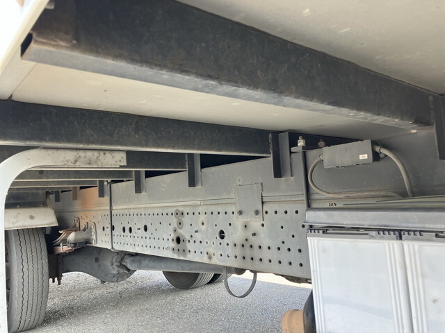 いすゞフォワードアルミバン中型（4t）[写真23]