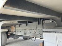 いすゞフォワードアルミバン中型（4t）[写真24]