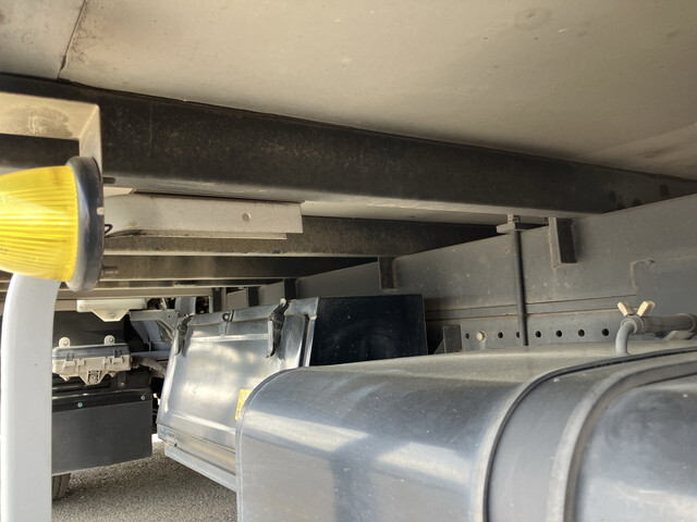 いすゞフォワードアルミバン中型（4t）[写真25]