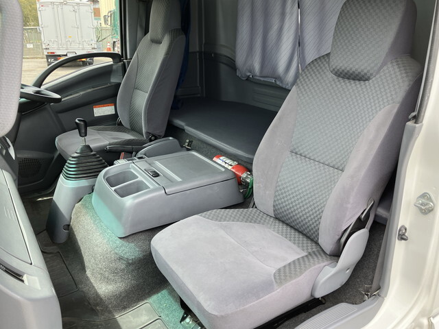 いすゞフォワードアルミバン中型（4t）[写真31]