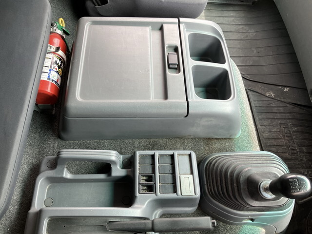 いすゞフォワードアルミバン中型（4t）[写真37]