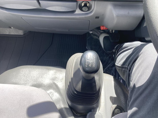 いすゞエルフ平ボディ小型（2t・3t）[写真10]