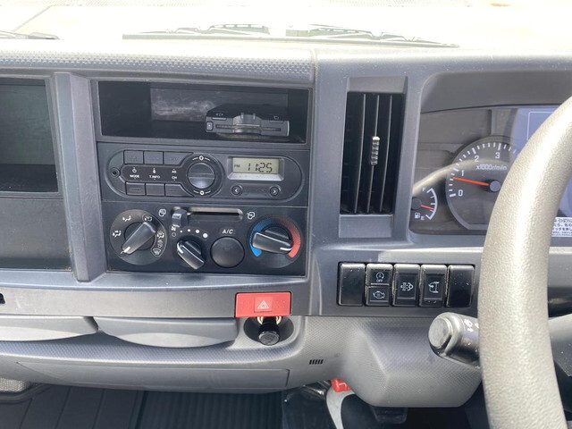 いすゞエルフ平ボディ小型（2t・3t）[写真11]