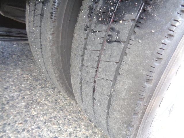 三菱ふそうキャンター平ボディ小型（2t・3t）[写真10]