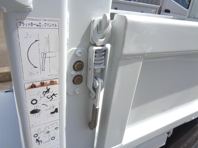 三菱ふそうキャンター平ボディ小型（2t・3t）[写真15]