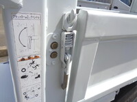 三菱ふそうキャンター平ボディ小型（2t・3t）[写真16]