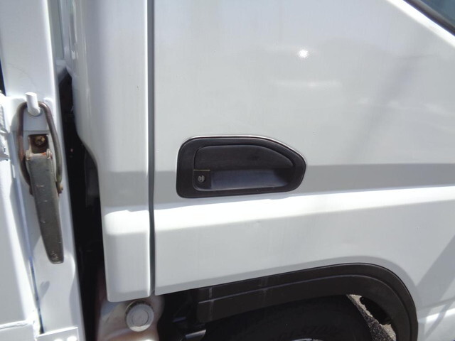 三菱ふそうキャンター平ボディ小型（2t・3t）[写真16]