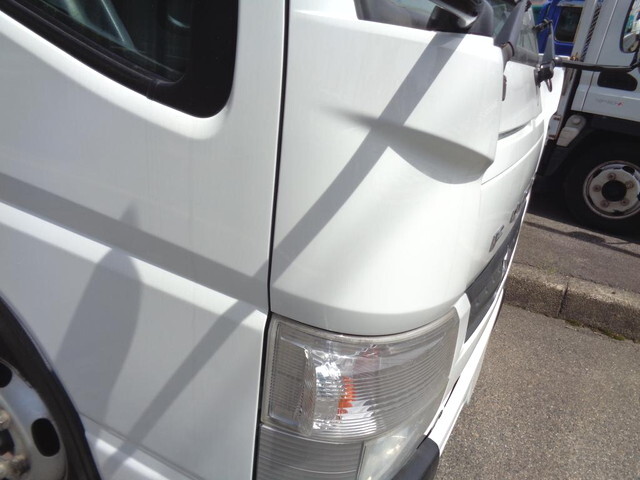 三菱ふそうキャンター平ボディ小型（2t・3t）[写真17]