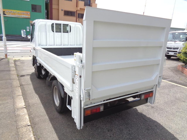 三菱ふそうキャンター平ボディ小型（2t・3t）[写真02]