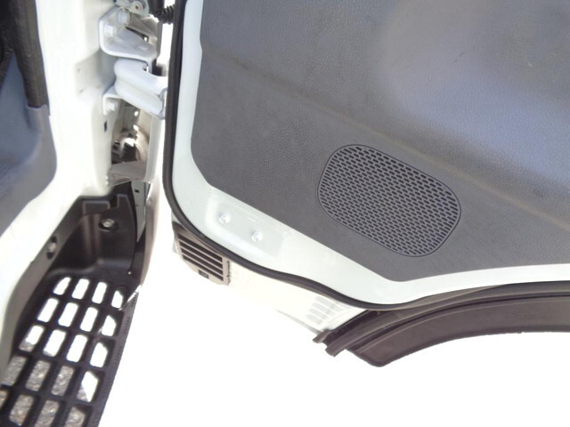 三菱ふそうキャンター平ボディ小型（2t・3t）[写真23]