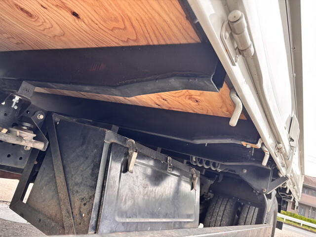 いすゞエルフ平ボディ小型（2t・3t）[写真18]