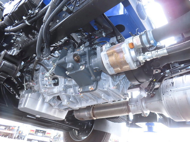 三菱ふそうキャンタークレーン4段小型（2t・3t）[写真08]