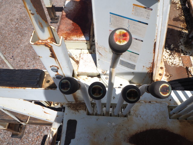 いすゞフォワード穴掘建柱車中型（4t）[写真11]