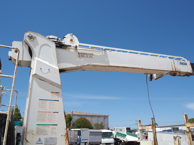 いすゞフォワード穴掘建柱車中型（4t）[写真13]