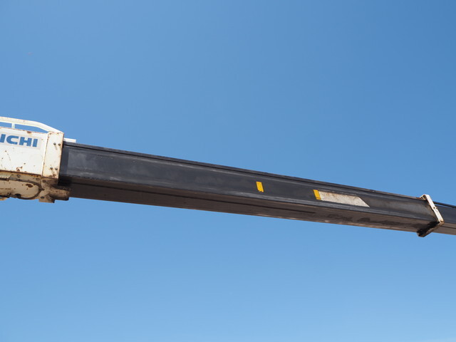 いすゞフォワード穴掘建柱車中型（4t）[写真15]