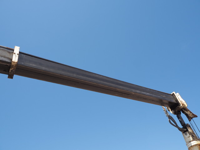 いすゞフォワード穴掘建柱車中型（4t）[写真16]