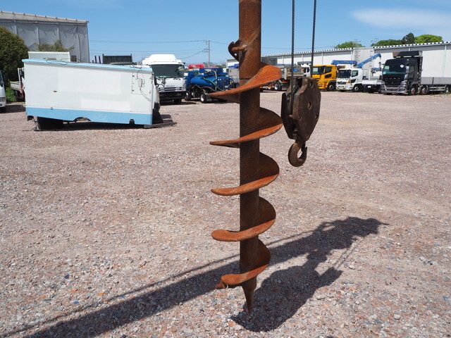 いすゞフォワード穴掘建柱車中型（4t）[写真17]