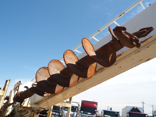 いすゞフォワード穴掘建柱車中型（4t）[写真23]