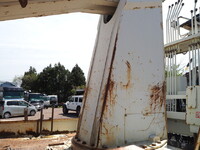 いすゞフォワード穴掘建柱車中型（4t）[写真25]