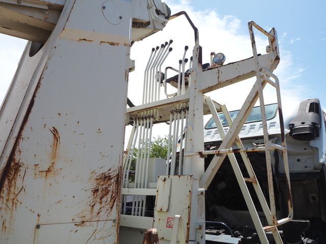 いすゞフォワード穴掘建柱車中型（4t）[写真26]