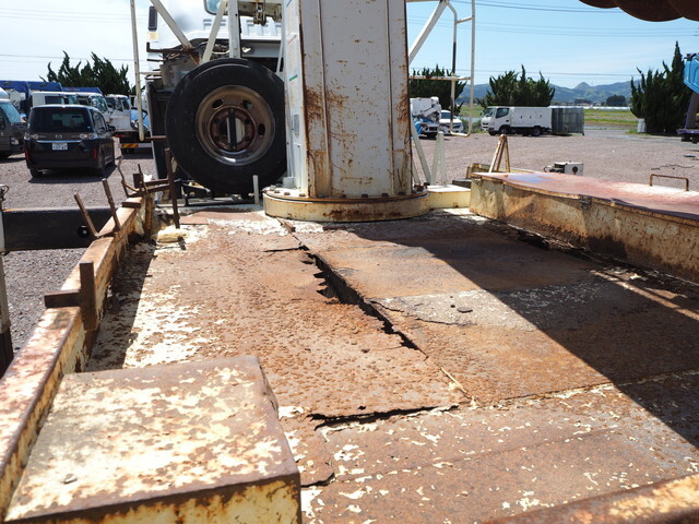 いすゞフォワード穴掘建柱車中型（4t）[写真28]