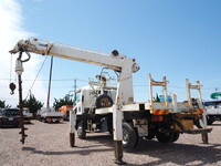 いすゞフォワード穴掘建柱車中型（4t）[写真02]