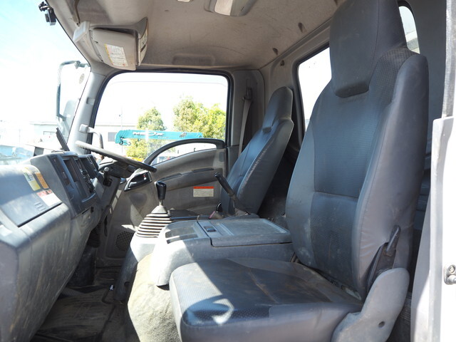 いすゞフォワード穴掘建柱車中型（4t）[写真33]