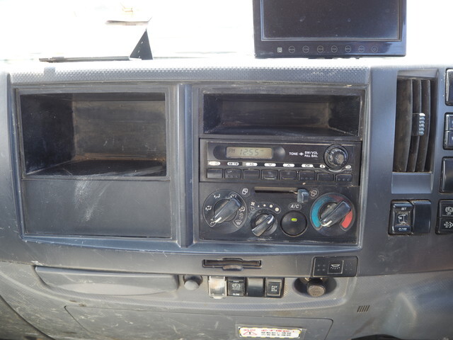 いすゞフォワード穴掘建柱車中型（4t）[写真37]