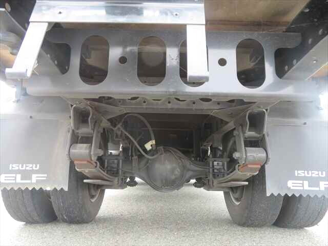 いすゞエルフ平ボディ小型（2t・3t）[写真18]