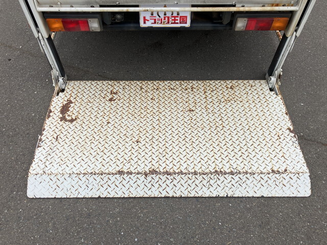 三菱ふそうキャンター平ボディ小型（2t・3t）[写真13]