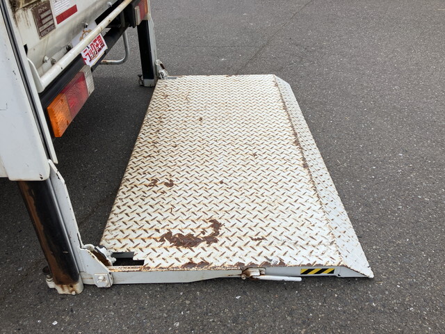 三菱ふそうキャンター平ボディ小型（2t・3t）[写真14]