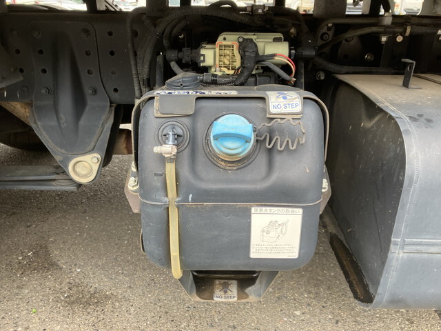 三菱ふそうキャンター平ボディ小型（2t・3t）[写真22]