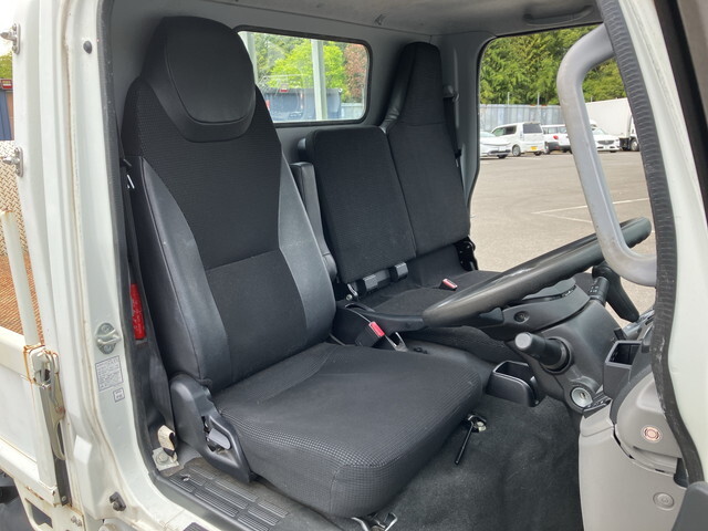 三菱ふそうキャンター平ボディ小型（2t・3t）[写真32]