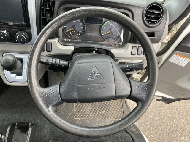 三菱ふそうキャンター平ボディ小型（2t・3t）[写真34]