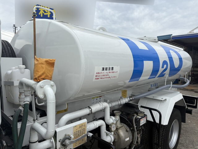 三菱ふそうキャンター散水車小型（2t・3t）[写真11]