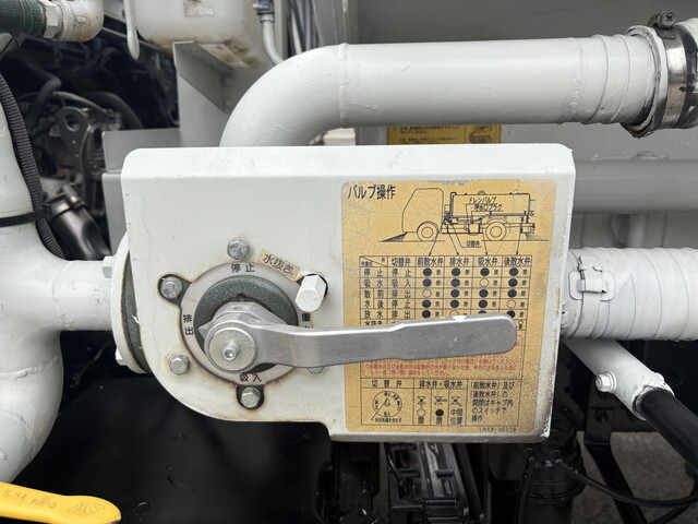 三菱ふそうキャンター散水車小型（2t・3t）[写真13]