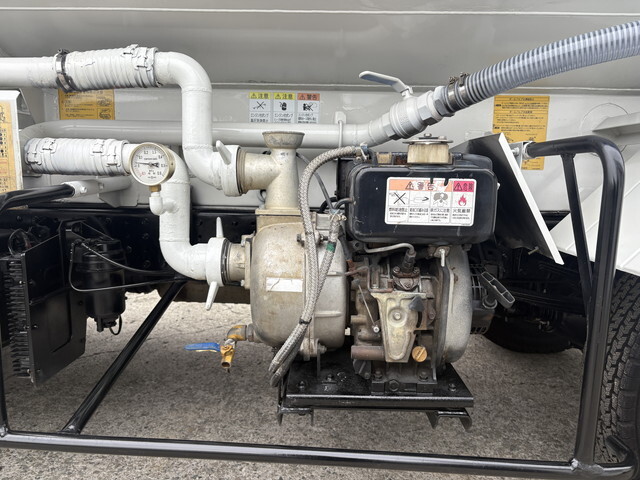 三菱ふそうキャンター散水車小型（2t・3t）[写真14]