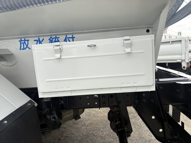 三菱ふそうキャンター散水車小型（2t・3t）[写真21]