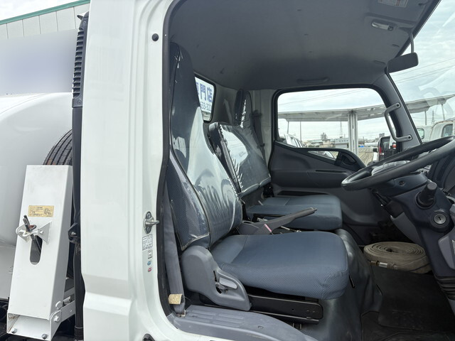 三菱ふそうキャンター散水車小型（2t・3t）[写真08]
