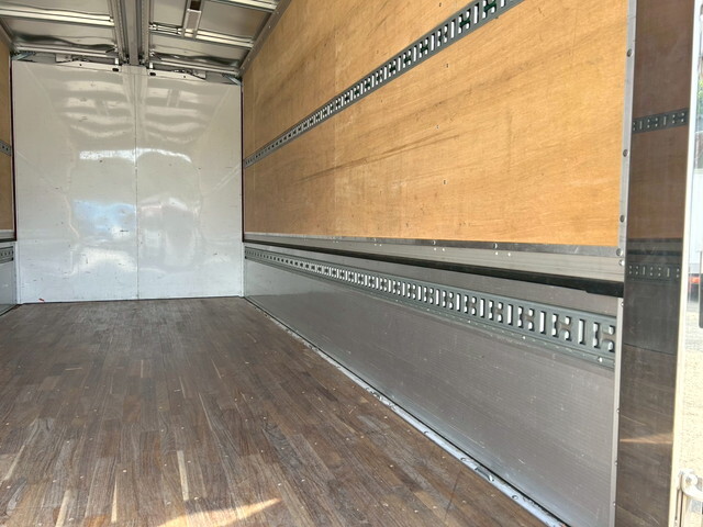 三菱ふそうキャンターアルミウイング小型（2t・3t）[写真12]