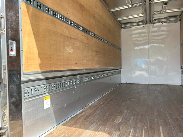 三菱ふそうキャンターアルミウイング小型（2t・3t）[写真13]